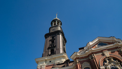 Hamburger Michel - Turmuhr mit 8 m Durchmesser - größte Deutschlands