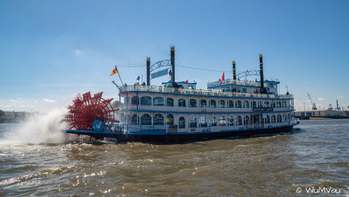 Louisiana Star vor den Landungsbrücken